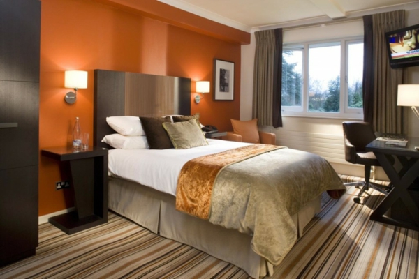 schlafzimmer-ausstatten-warme-wandfarben- originelles design
