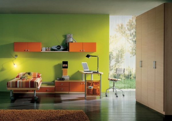 2-jugendzimmer-in-orange-grün-mit-teppich