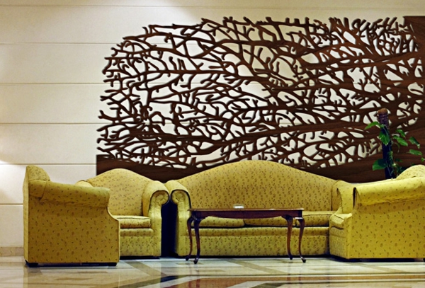 deko-naturmaterialen-holzdeko-hinter-dem-grünen-sofa - wunderschön