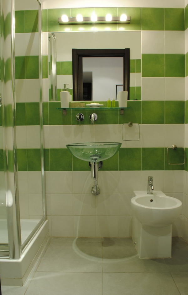 dekoration-für-badezimmer- badfliesen moderne farbekombination -grün und weiß