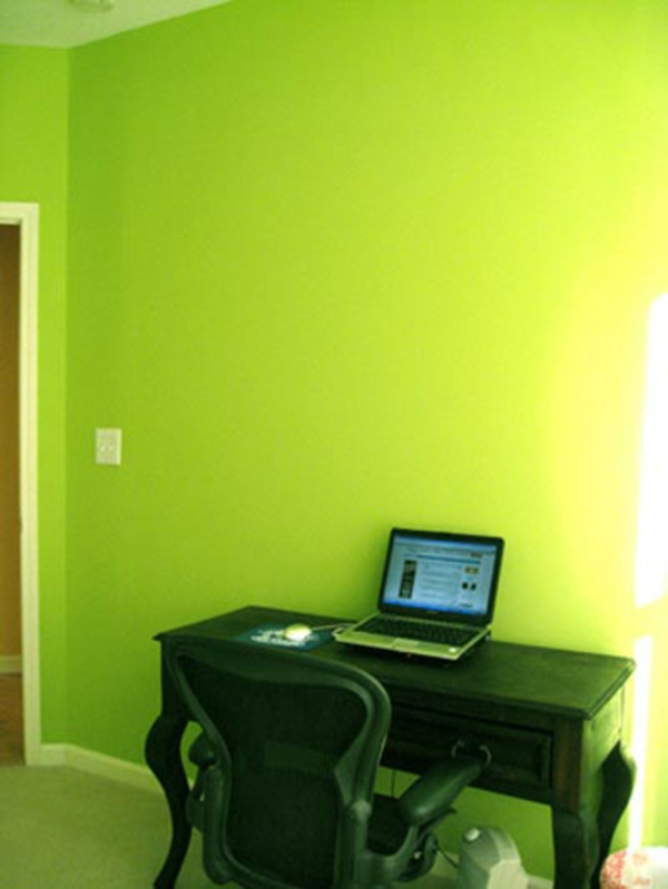 farbpalette-wandfarbe-grün-schreibtisch computer