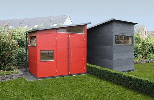 gartengerätenhaus-metall-grau-und-rot - gras in grün