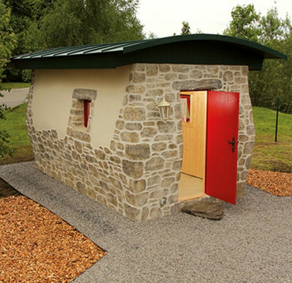 gartenhaus-aus-stein - tür in rot