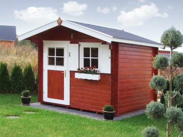 gartenhaus-im-schwedenstil-rot-und-weiß-kombinieren - zwei pflanzen