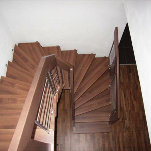 halbgewendelte-treppe-konstruieren-foto-von-oben-genommen - modern gestaltet