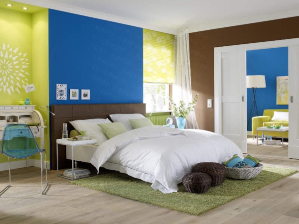 schlafzimmer-lagune-wandfarbe-schöner-wohnen - weiße bettwäsche