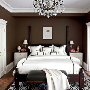 Braune Wandfarbe für eine gemütliches Ambiente im Zimmer