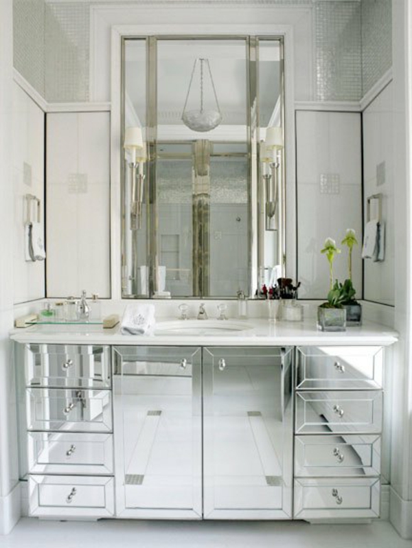 aristokratisch-aussehender-spiegelschrank-für-badezimmer