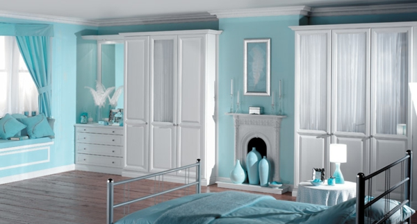 elegantes-schlafzimmer-mit-weißen-möbeln-einrichten-wände in blau