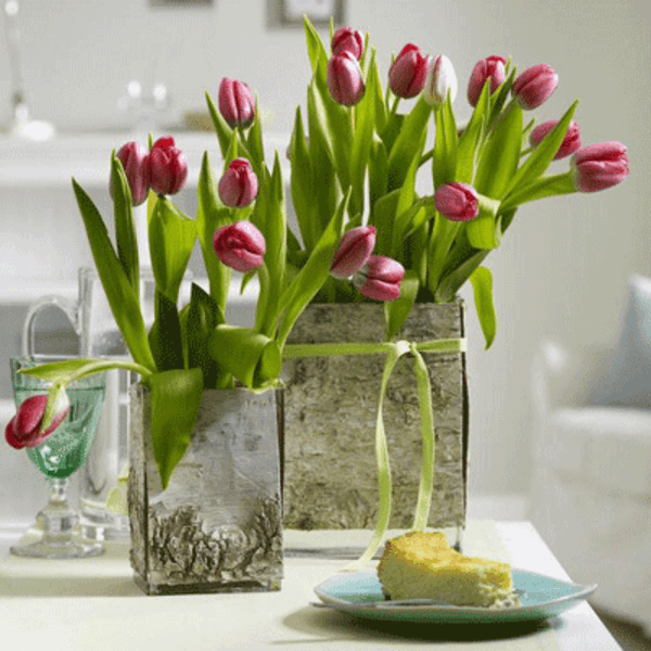 frühlings-tischdeko-mit-blumen- schöne tulpen