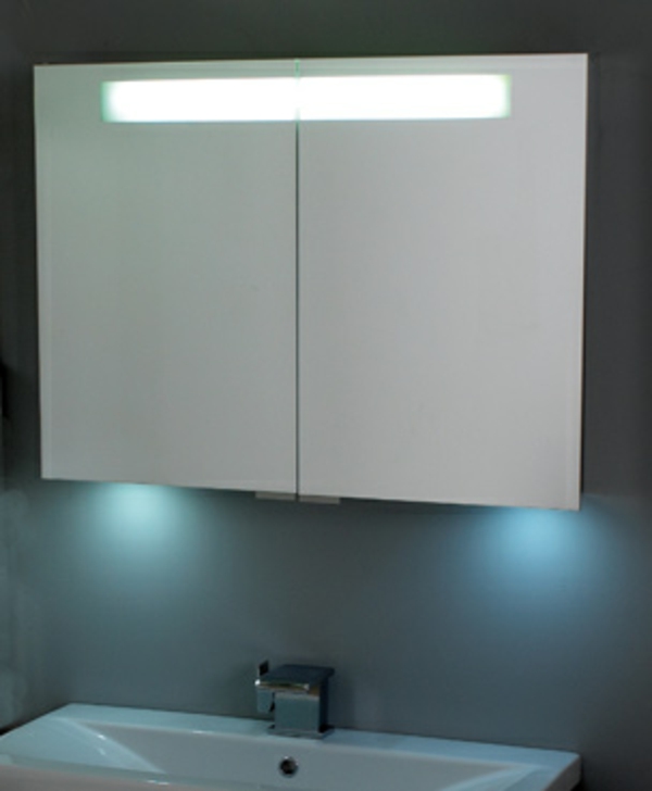 luxuriöser-spiegelschrank-für-badezimmer-mit-beleuchtung