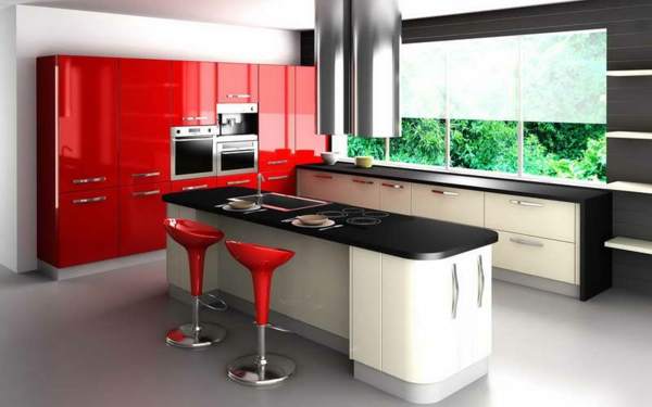 moderne-küche-mit-zwei-roten-barstühlen- elegante rote schränke