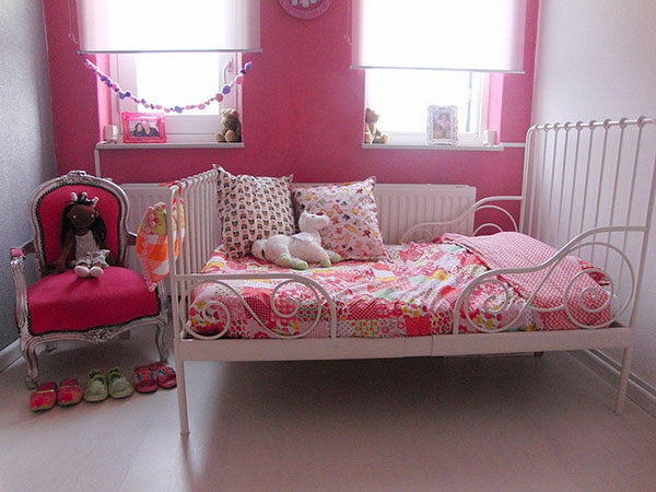 moderne-wandgestaltung-mädchenzimmer-rosa- plüschtiere