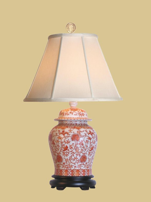 orientalische-lampe-süß-aussehen.- hintergrund taupe wandfarbe