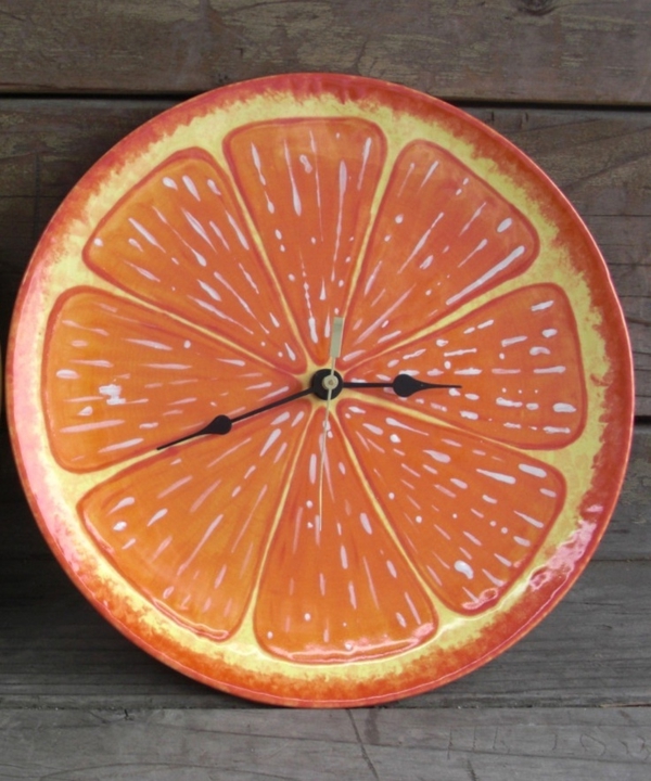originelle-wanduhr-orange