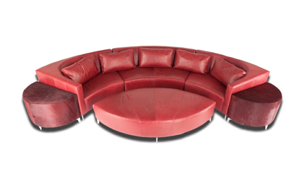 rotes-sofa-für-heimkino-hintergrund in weiß