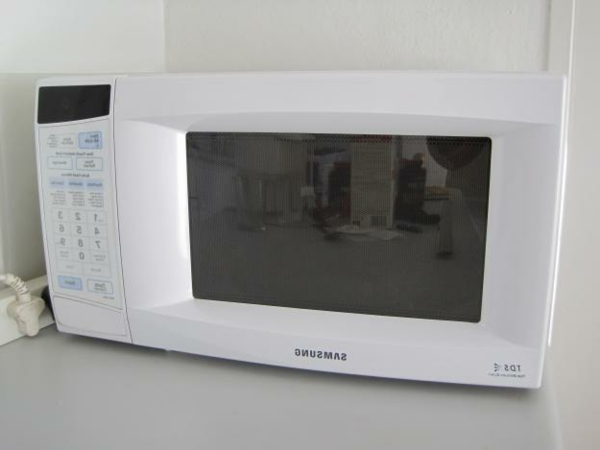 samsung-mikrowelle-weiße-farbe- modern gestaltet