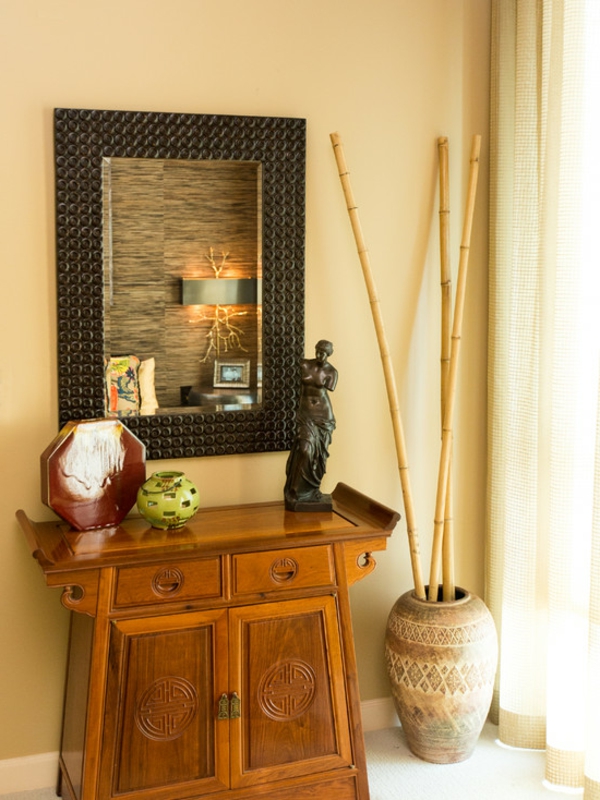 schöne-bambus-dekoration-im-flur-wand in beige