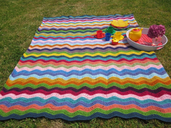schöne-picknick-decke-viele bunte farben