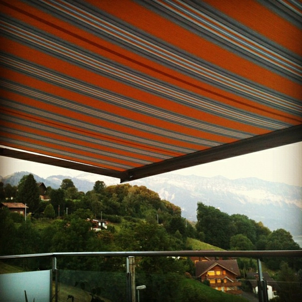 sehr-großes-sonnensegel-für-terrasse