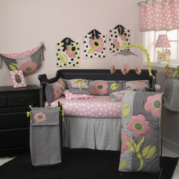 skandinavische-kindermöbel-babybett-rosig und grau kombinieren