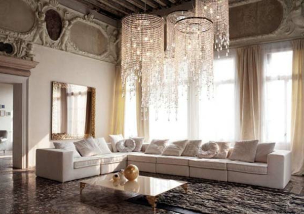 super-schöne-dekoideen-fürs-wohnzimmer-eigenartige kronleuchter und sofa
