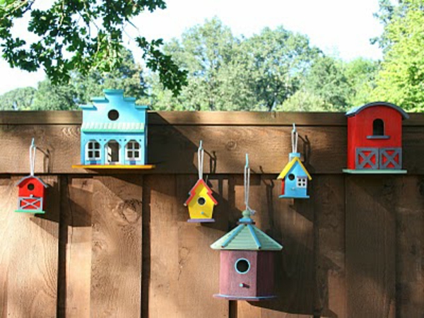 vogelhäuser-selber-bauen-bunte-farben-klein und groß