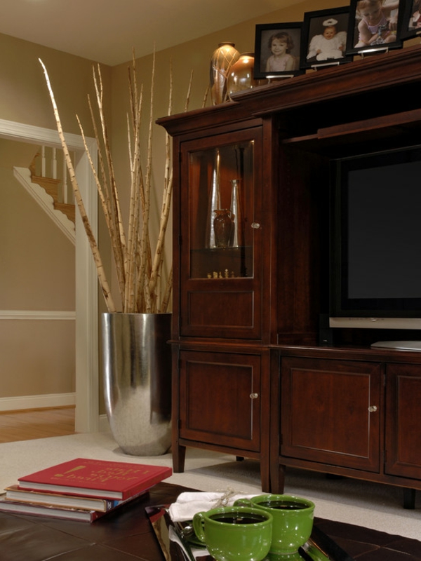 wohnzimmer-mit-bambus-dekoration-gestalten-schrank aus holz