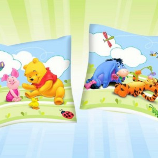 zwei-winnie-pooh-kissen- super hintergrund
