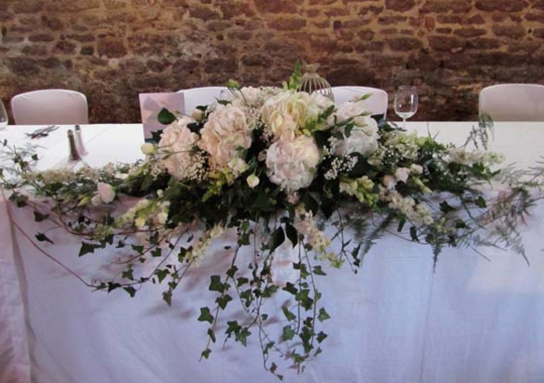 Tischgestecke-für-Hochzeit-weiße-blumen
