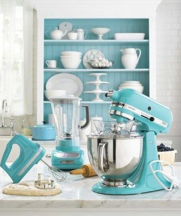 blaue-farbtöne-akzent-küchengeräte
