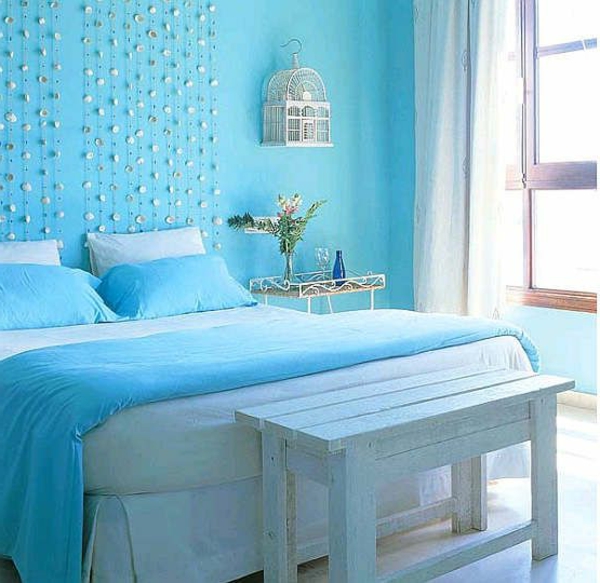 blaue-farbtöne-schlafzimmer-bett-hell