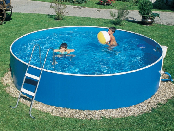 blauer-runder -pool- zwei kinder sind drin