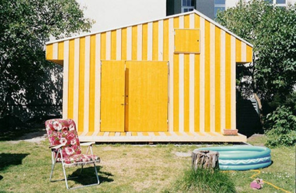 bunte -gartenhäuser-gelbe-farbe-modern gestaltet