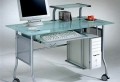 Der Computertisch aus Glas wirkt sehr schick und elegant!