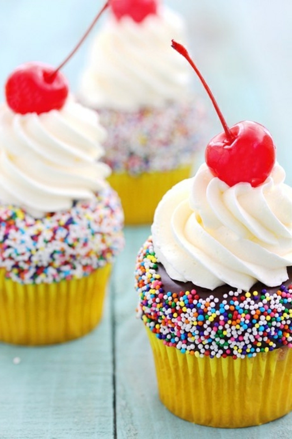 leckere-cupkaes-dekorieren-frische-ideen-bunte-cupcakes