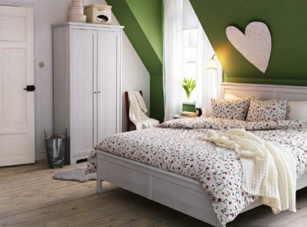farbideen-für-schlafzimmer-gesättigte-farbe-grün