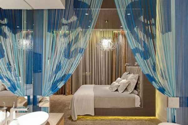 gardinen-dekorationsvorschläge-blaue-farbe-super schönes schlafzimmer