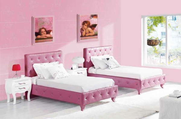 helle-wandfarben-für-schlafzimmer-rosige-nuancen-zwei betten