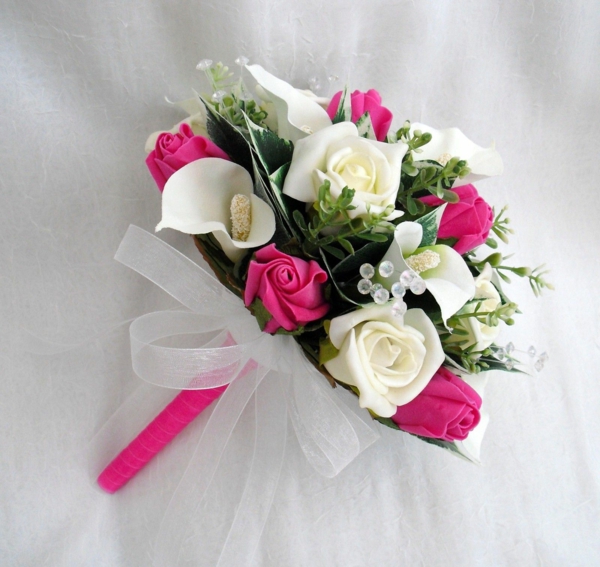 wunderbare-hochzeitsblumen-rosa-udn-weiße-rosen