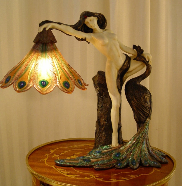 jugendstil-lampe-frau-statue- elegante gestaltung