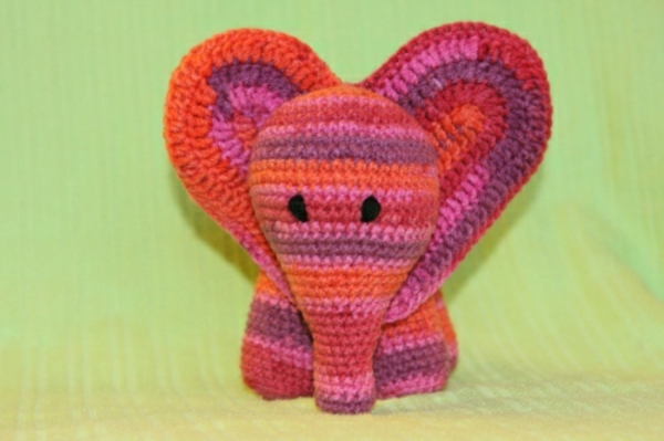 kleiner netter-rosa-elefant-kleine-tiere-hänkeln