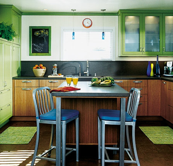 kompakte-küchenlösungen-für-kleine-küchen-in-grün