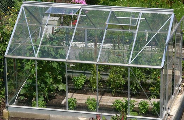kreatives-beispielä-für-modernes-glashaus- pflegen für pflanzen