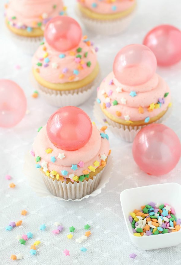 nette-leckere-cupcakes-dekoration-cupcake-förmchen