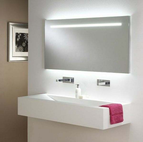 leuchten-für-spiegel-im-badezimmer-mit-weißen-wänden-super schönes waschbecken