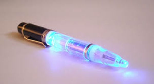leuchtender-kugelschreiber- sehr interessant aussehen