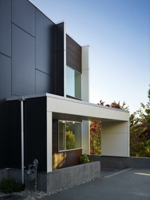 moderne-fassade-für-häuser-schwarze-gestaltung- mit weißen elementen