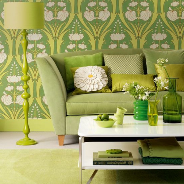 moderne-tapeten-in-olivgrün-mit-pflanzenmotiven-und-grüner-Teppich
