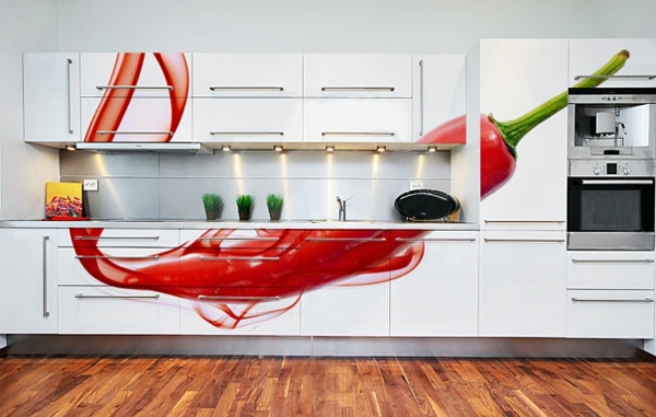 moderne-wandgestaltung-mit-paprika-in-der-Küche